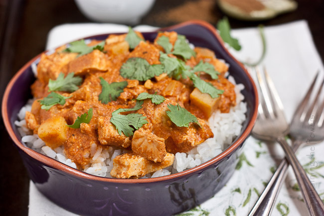 Skinny Slow Cooker Chicken Tikka Masala -Crocktober Week 3. Think you need to slave for hours or open a jar to make awesome tikka masala? Think again! Your friends won't know this isn't take out! #glutenfree and easily #vegan or #vegetarian