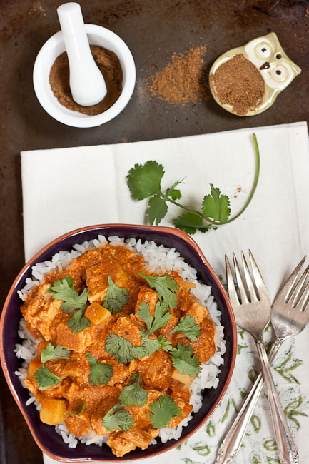 Skinny Slow Cooker Chicken Tikka Masala -Crocktober Week 3. Think you need to slave for hours or open a jar to make awesome tikka masala? Think again! Your friends won't know this isn't take out! #glutenfree and easily #vegan or #vegetarian