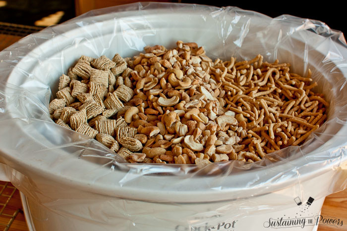 This salty and slightly sweet snack mix is made by mixing soy sauce, garlic, chow mein noodles, cashews and cereal together in your slow cooker for a few hours. Nobody will believe something like this came from your slow cooker!