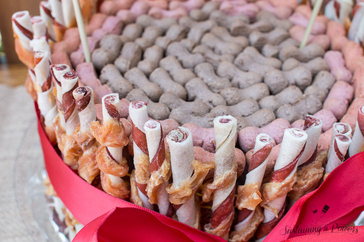 It's the dog treat version of a diaper cake! How cute! 