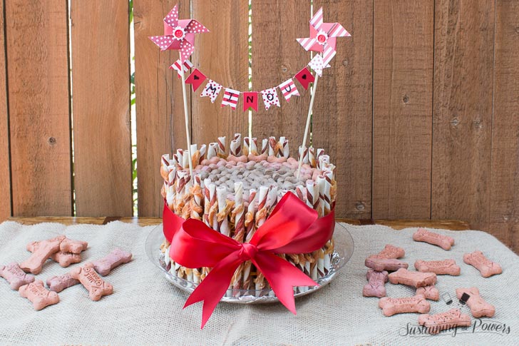 It's the dog treat version of a diaper cake! How cute! 