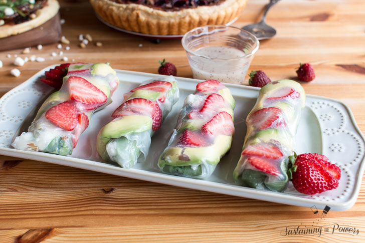 Roll up your salad so you can eat it on the go! Strawberry Avocado Mint Salad Spring Rolls