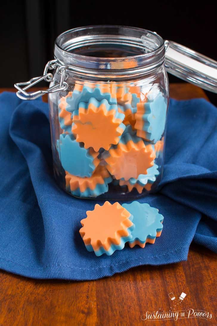 How to Make Low-Carb Blue and Orange Jello Shot Gummies | These team-colored gummy jello shots are sure to be a huge hit at your next football party. They're also low-carb, and keto-friendly. Click through to learn how to make them! How to Make Low-Carb Blue and Orange Jello Shot Gummies | These team-colored gummy jello shots are sure to be a huge hit at your next football party. They're also low-carb, and keto-friendly. Click through to learn how to make them!