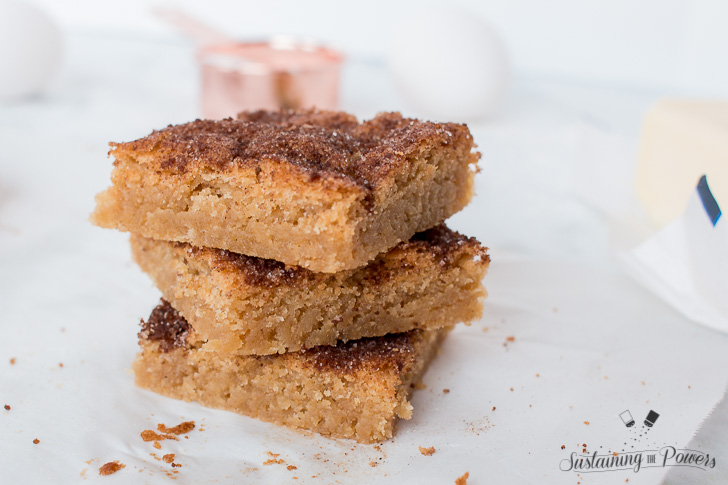 How to Make Pumpkin Spice Snickerdoodle Cookie Bars | These cookie bars take the best of your favorite snickerdoodle cookies and add pumpkin spice! They end up as chewy and soft cookies, and are already the most requested recipe in our house! Click through to learn how to make your own this Fall! 